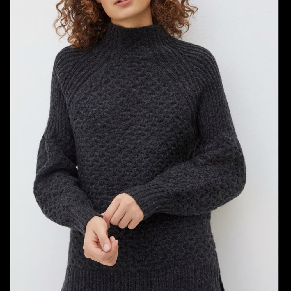 ANTHROPOLOGIE GRAY SWEATER
